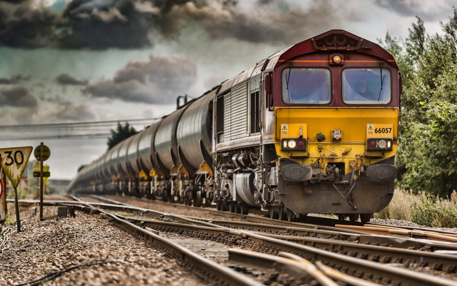 cargo-train-4k-railway-cargo-transportation-oil-transportation
